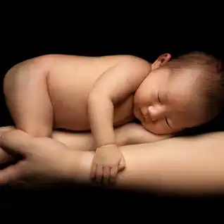 手の上のポーズ3