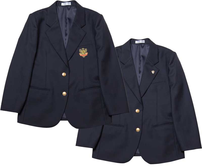 リサ アンド ザ スターライトのエンブレムが別添されていますが、これはアイロンで熱圧着できるもので、付けないこともできます。使用中剥がれてきた場合は、再度アイロンで圧着できますが、どうしても付かない場合はご相談ください。新しいエンブレムをお送りいたします。