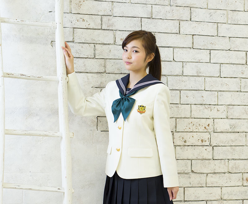 エンブレムワッペンは添付ですので、お客様がアイロンプリントしていただく必要があります。