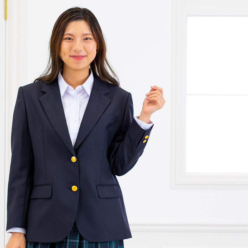 ブレザー・イートンの胸ボタンには大きい方をお使いください。ブレザー・イートンの袖ボタンと、前開き生地ベスト用胸ボタンには小さい方をお使いください。