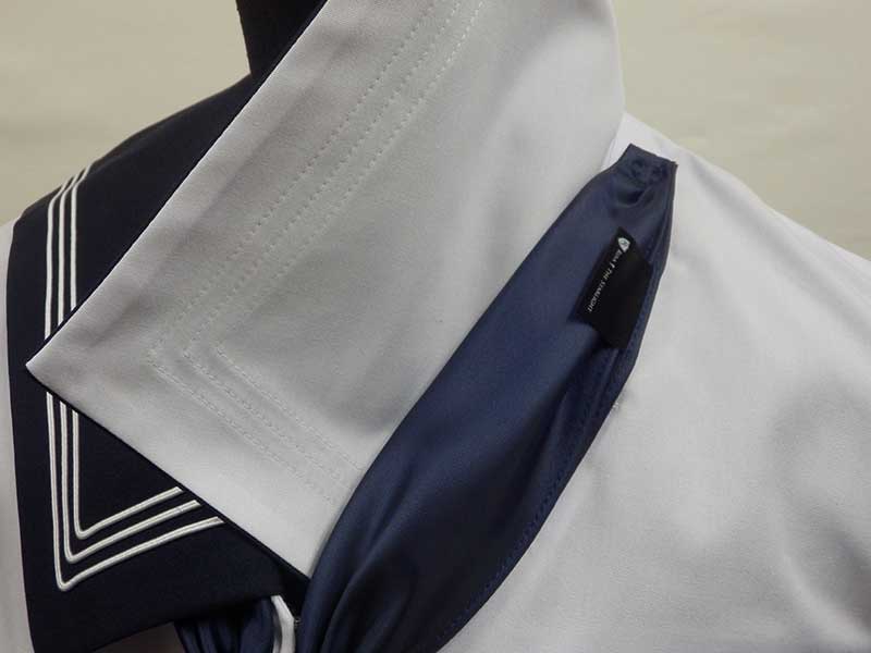 セーラータイの取り付け方法