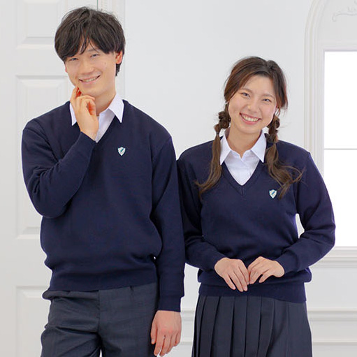 アイディア高等学院ロゴ入りウール混セーター